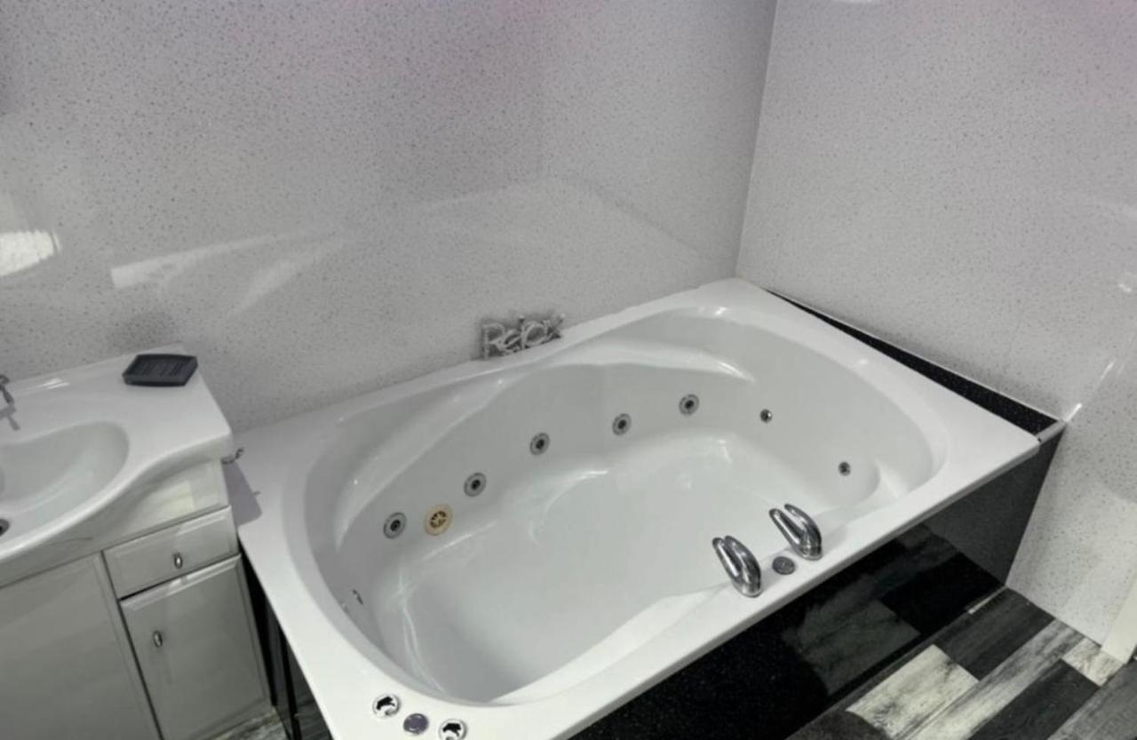Sea View Apartment Large Balcony Whirlpool Bath 2 Bedrooms Sky Glass Tv Bridlington Dış mekan fotoğraf